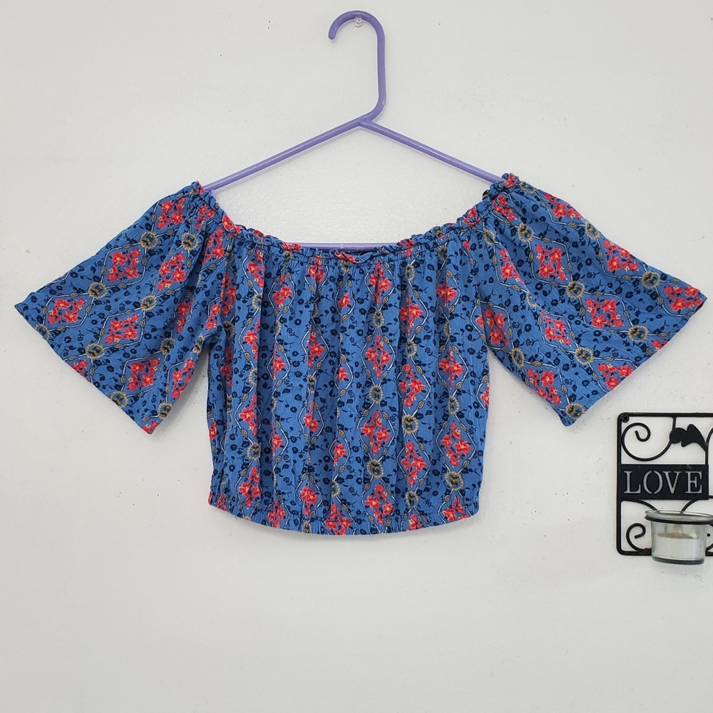 Illa Illa Off the Shoulders Floral Cropped Top